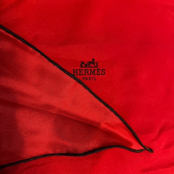 Red Hermes Bee Triangle Scarf - Picture 8 of 11